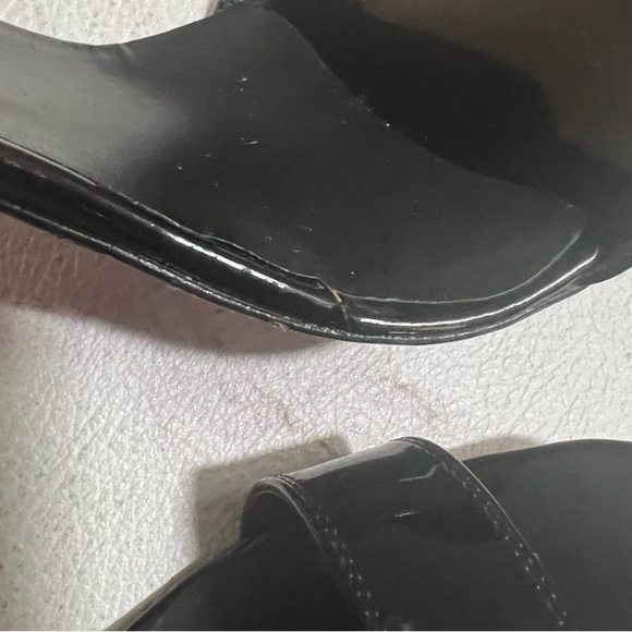 Authentic Manolo Blahnik Black Patent Strap Heeled Sandals Size 40 - Picture 9 of 11